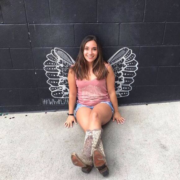 Meet your Posher, Gigi - Picture 1 of 1